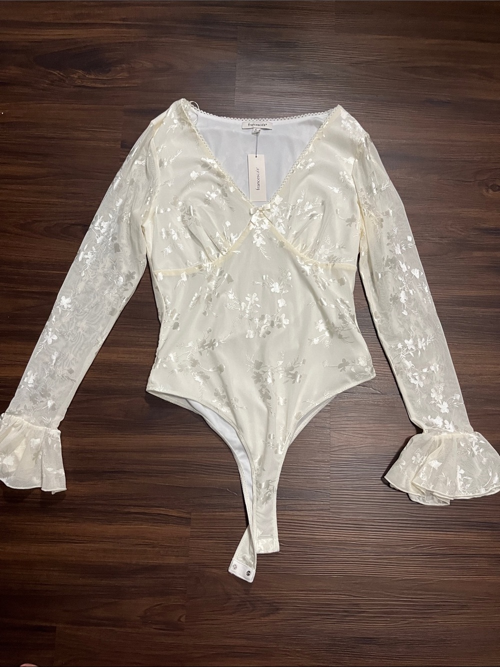 NWT Francesca’s ruffle sleeve body suit